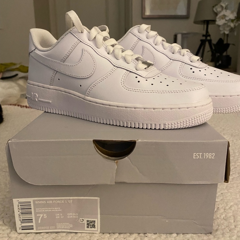 Nike women’s Air Force 1 size 7 1/2